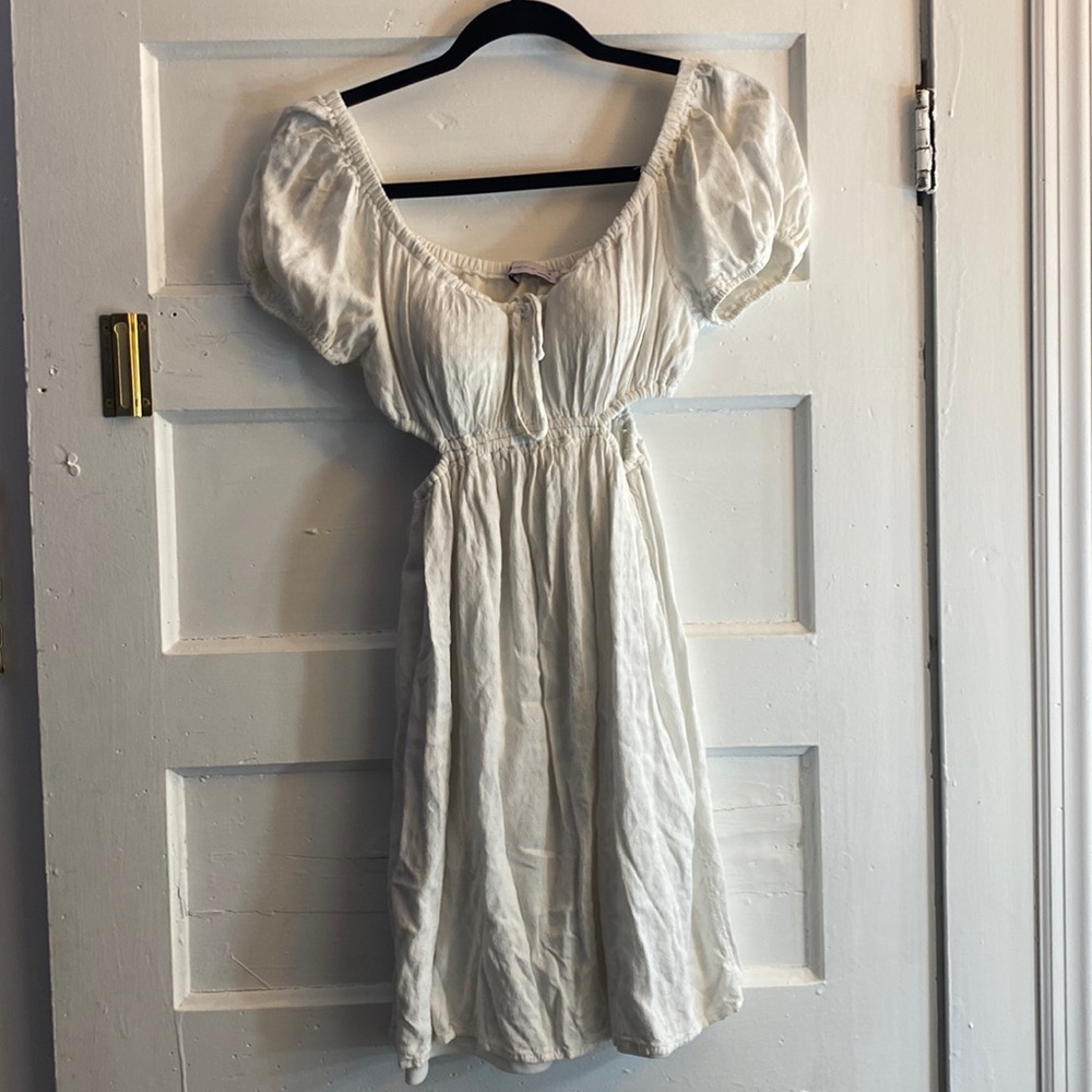 Puffed shoulder dress